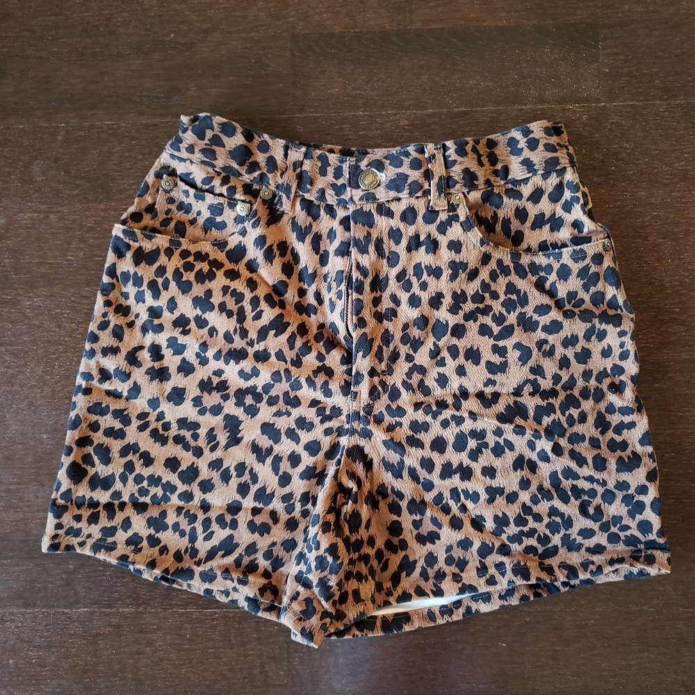 1990s Vintage leopard print shorts